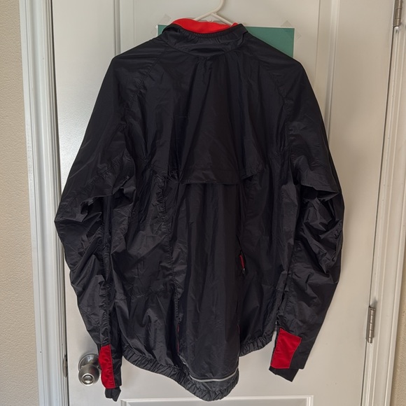 Black reflective cycling coat - Picture 4 of 5